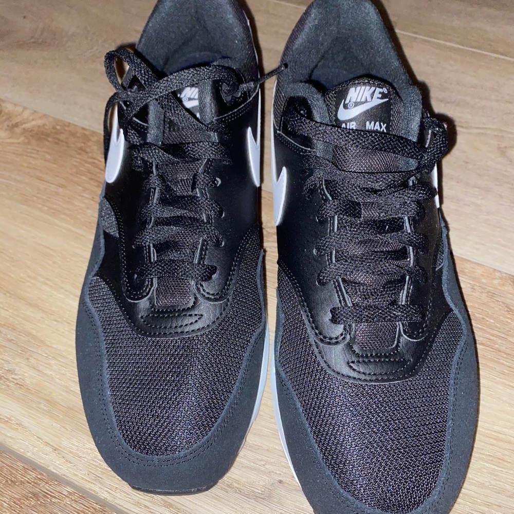 Nike AirMax 1 size 12 black on white